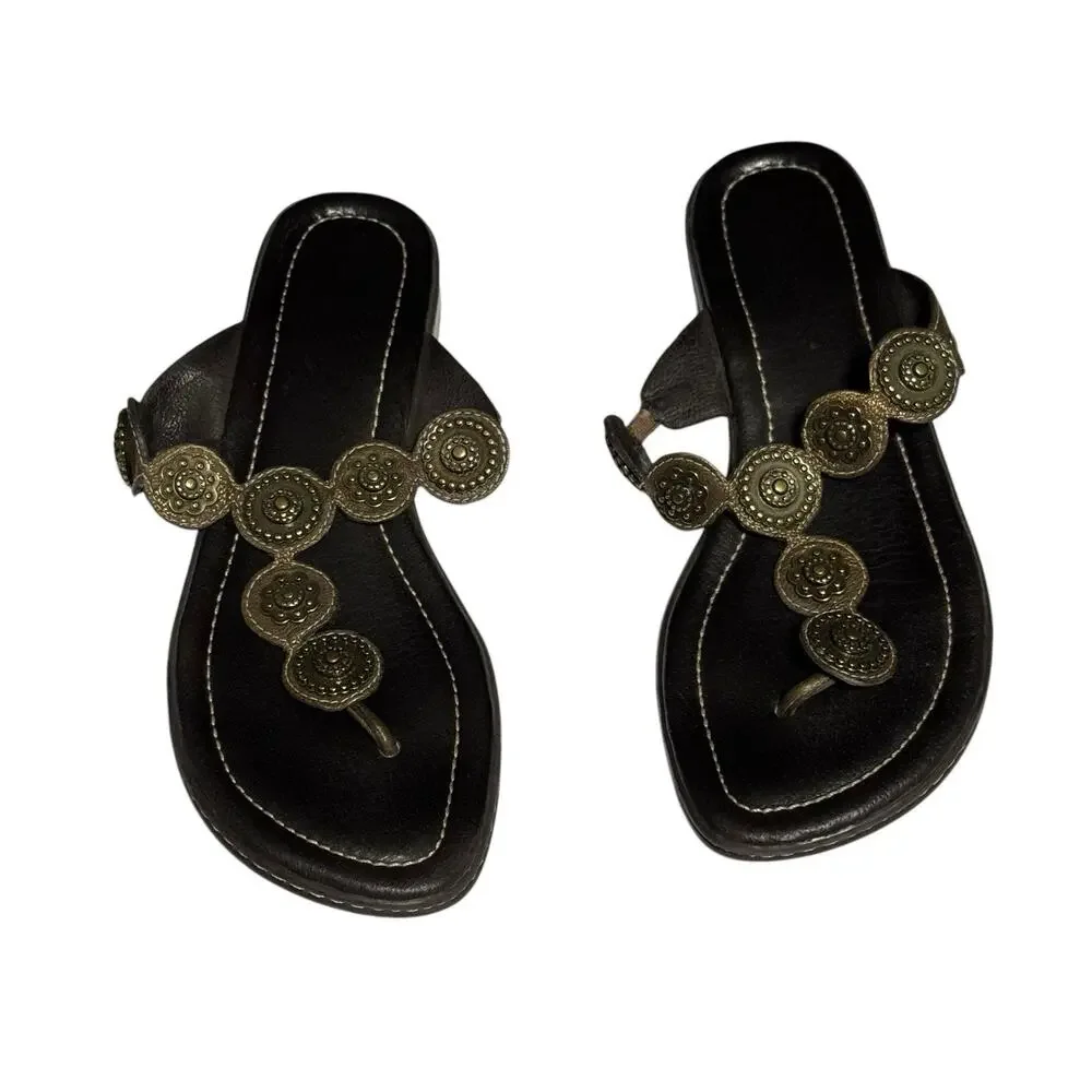 Donald J Pliner 7 1/2 M Sandals Black Leather Brass Medallions Flip Flops Thong